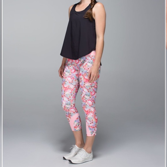 Lululemon Run Inspire Crop II Luxtreme
Flowabunga - Picture 2 of 6
